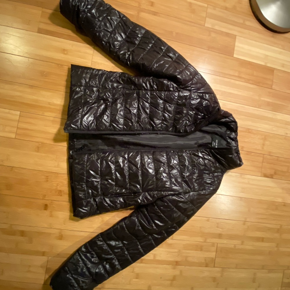 Black lightweight shine puffer